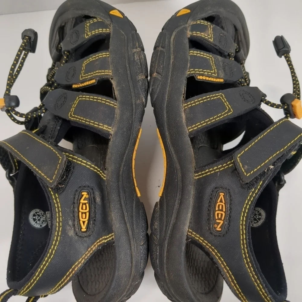 Keen Boys Black and Yellow Outdoor Hiking / Water Sandals , Size 4